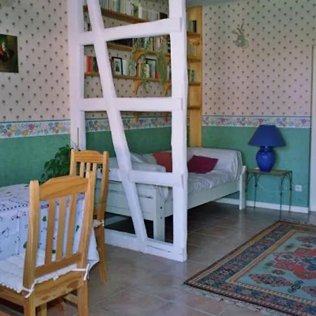 Indienne Confortable Avec Wifi Et Vue Sur Parc, Hameau De Bellefontaine - Fr-1-585-116 Bed & Breakfast 3*
