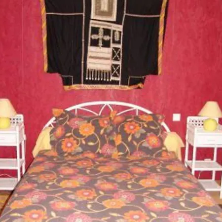 Indienne Confortable Avec Wifi Et Vue Sur Parc, Hameau De Bellefontaine - Fr-1-585-116 Bed & Breakfast 3*