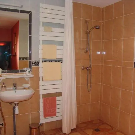 Indienne Confortable Avec Wifi Et Vue Sur Parc, Hameau De Bellefontaine - Fr-1-585-116 Bed & Breakfast 3*